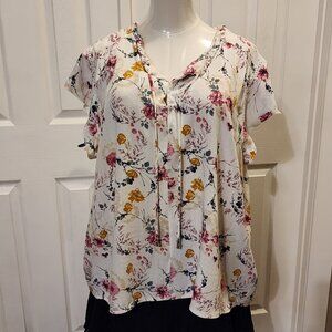 Buffalo David Bitton summery top w-lace detail on the sleeve & keyhole tie neck